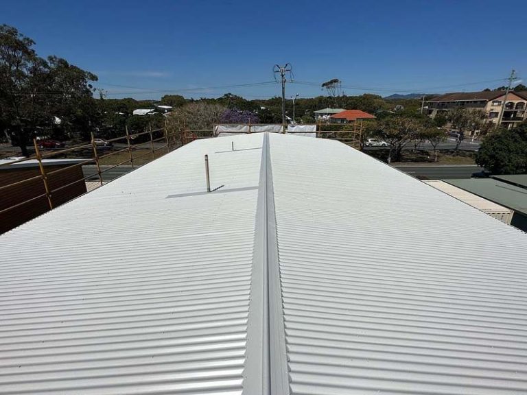 Gallery above all roofing and constructions
